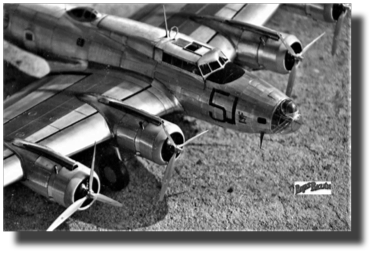 Boeing Y1B-17 Flying Fortress. Scratch built in metal by Guillermo Rojas Bazán. Scale 1:24. Made in 1989. Boeing Y1B-17 Flying Fortress. Scratch built in metal by Guillermo Rojas Bazán. Scale 1:24. Made in 1989.
